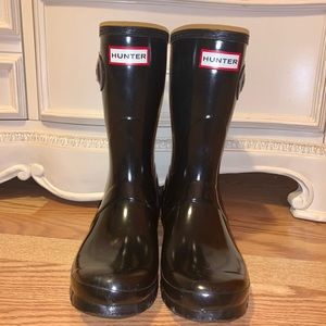 Black hunter boots